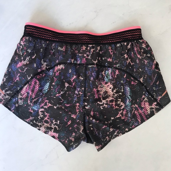 Lululemon shorts sz 6, great condition - Picture 2 of 10
